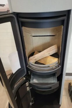 Contura 690AG Style Ausstellungsstück -Brunner Verkaufsgeschäft Contura 690AG schwarz Artstone WSM FDAAV639002 0124 s3 1280x1280