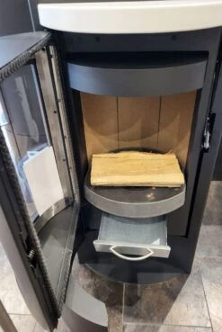 Hase Luno Ausstellungsstück -Brunner Verkaufsgeschäft Hase Luno schwarz Warmhaltefach alabaster FDAAV639006 0224 s3 1280x1280