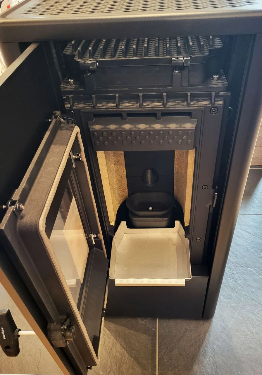 Rika Livo Pelletofen Ausstellungsstück 6 Rika Livo Pelletofen Ausstellungsstück – Bild 4