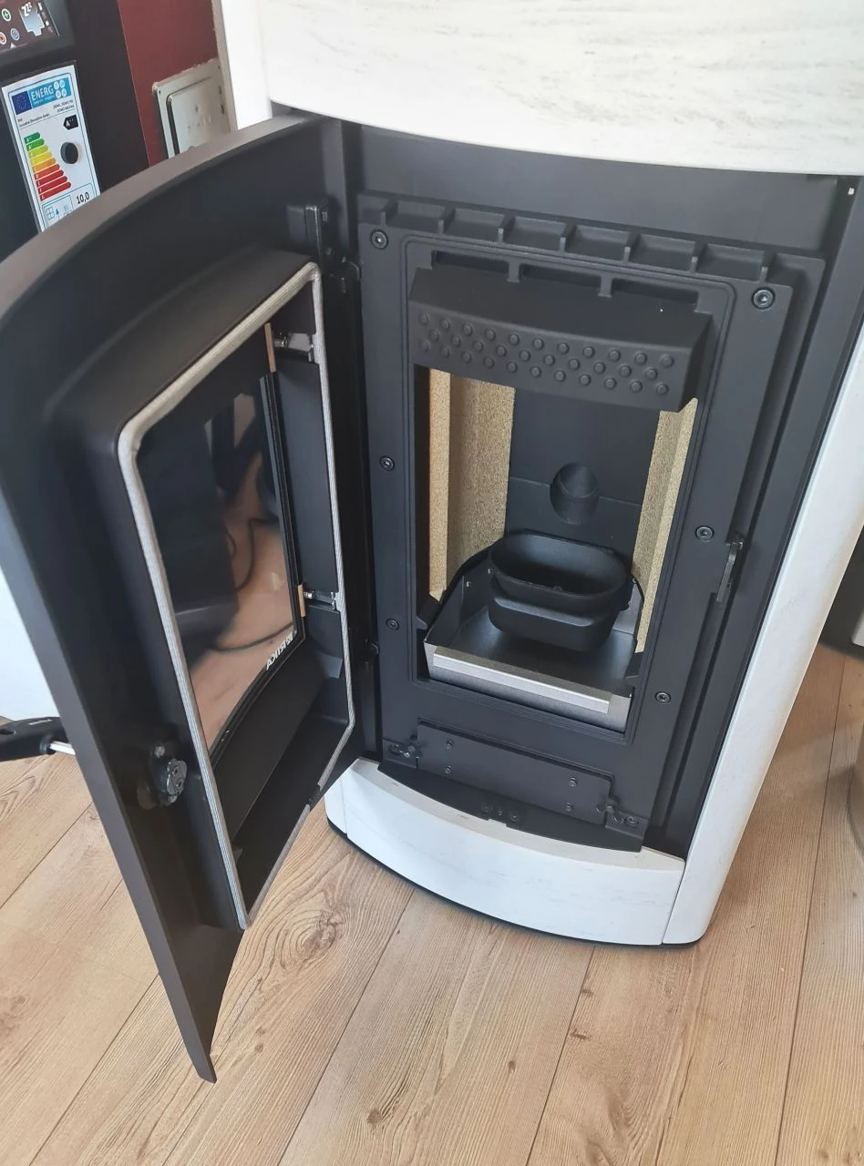 Rika Revo II Pelletofen Ausstellungsstück 7 Rika Revo II Pelletofen Ausstellungsstück – Bild 5