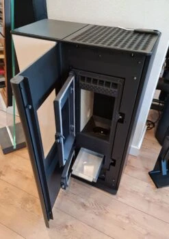 Rika Sono Stein Weiß Ausstellungsstück -Brunner Verkaufsgeschäft rika sono pelletofen ausstellungsstueck stein weiss FDAAAV638004 0123 s4 1280x1280